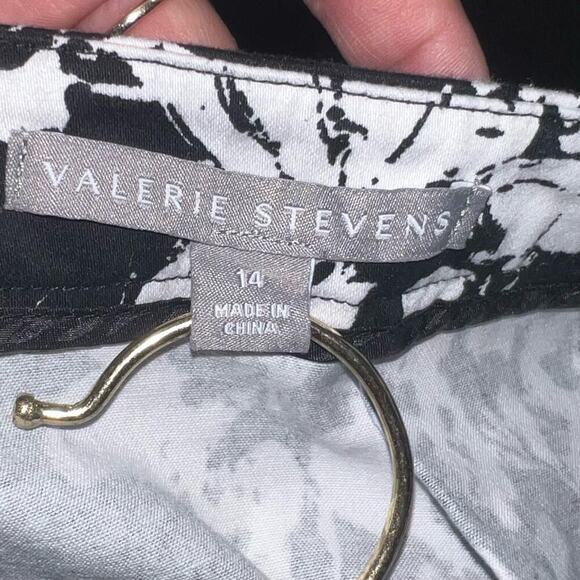 Valerie Stevens Black and White Floral A-Line Pleated Skirt SZ 14 - Picture 11 of 11